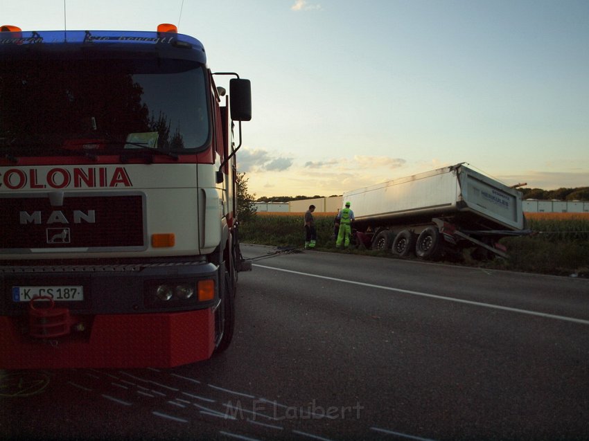 Schwerer VU Koeln Immendorf Kerkraderstr P423.JPG